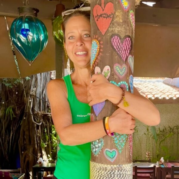 Kelley hugging a pole